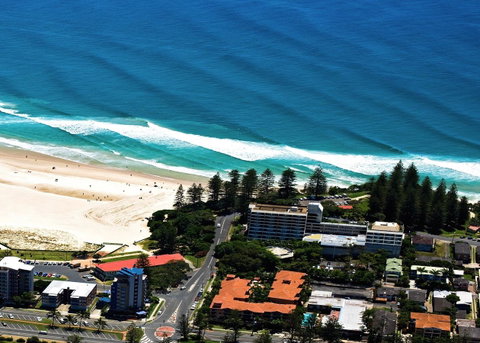 Komune Resort And Beach Club Greenmount Beach - Sunshine Coast Tourism 3