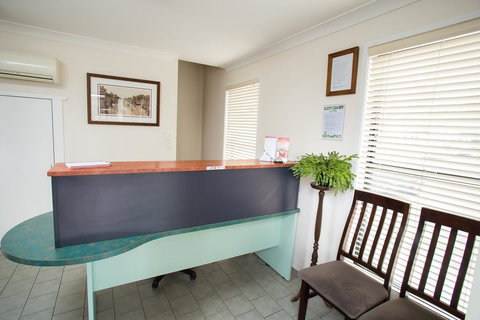 Downs Motel - Holiday Sunshine Coast 23