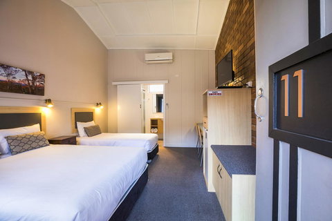 Downs Motel - Holiday Sunshine Coast 2