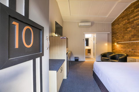 Downs Motel - Holiday Sunshine Coast 3