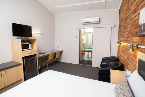 Downs Motel - Holiday Sunshine Coast 27