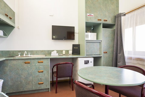 Downs Motel - Holiday Sunshine Coast 10