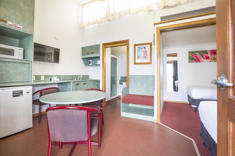 Downs Motel - Holiday Sunshine Coast 11