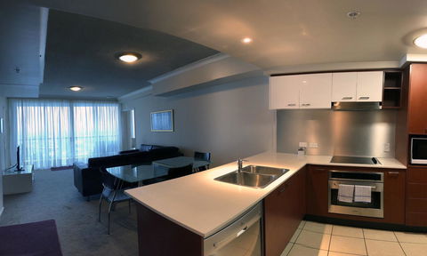 Private 2 Bedroom Apartment @ Chevron Towers - Sunshine Coast Tourism 4