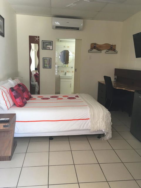 Black Marlin Motel - Sunshine Coast Tourism 23