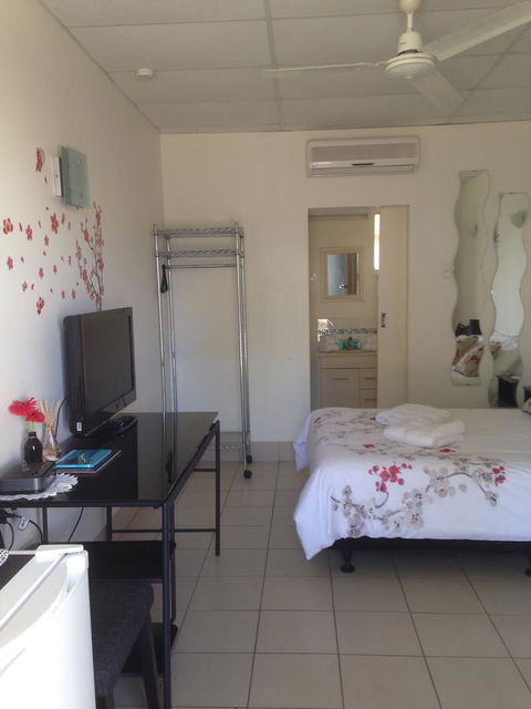 Black Marlin Motel - Sunshine Coast Tourism 8