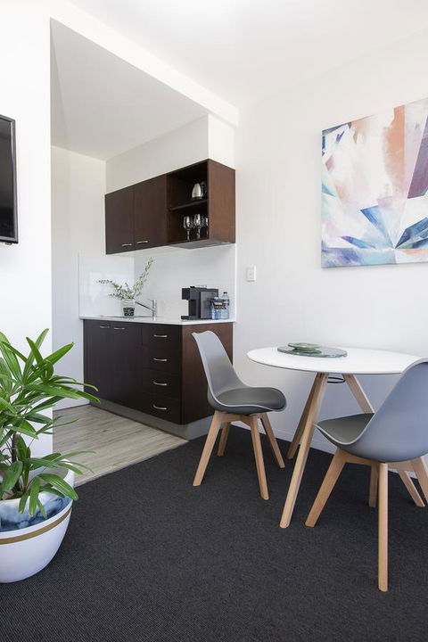 Ridge Apartment Hotel - Sunshine Coast Tourism 21