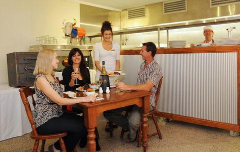 Cairns Queenslander Hotel & Apartments - Sunshine Coast Tourism 11