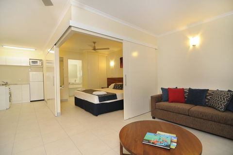 Cairns Queenslander Hotel & Apartments - Sunshine Coast Tourism 17