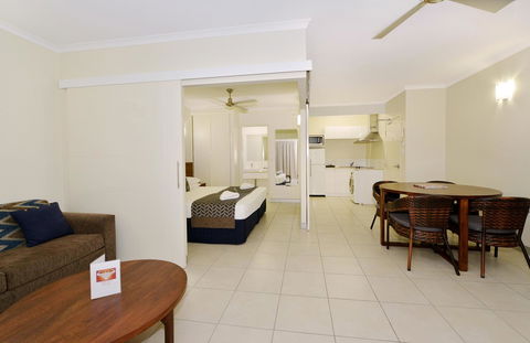 Cairns Queenslander Hotel & Apartments - Sunshine Coast Tourism 10