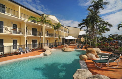 Cairns Queenslander Hotel & Apartments - Sunshine Coast Tourism 2