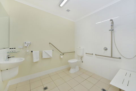 Cairns Queenslander Hotel & Apartments - Sunshine Coast Tourism 38