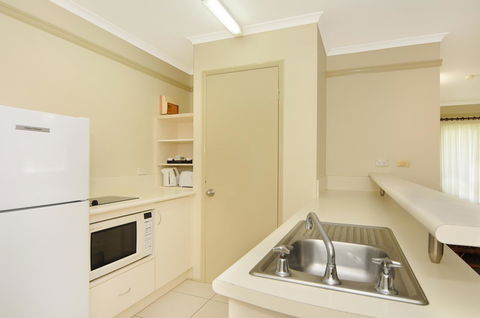 Cairns Queenslander Hotel & Apartments - Sunshine Coast Tourism 25