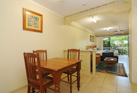 Cairns Queenslander Hotel & Apartments - Sunshine Coast Tourism 21