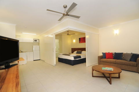 Cairns Queenslander Hotel & Apartments - Sunshine Coast Tourism 16