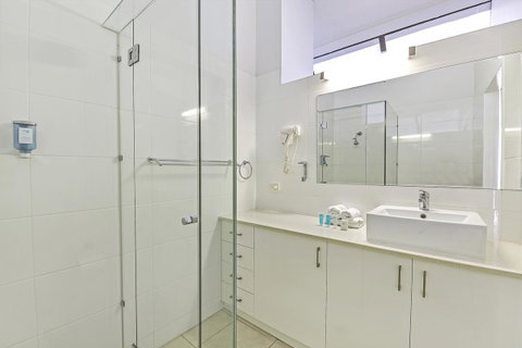 Broadbeach Travel Inn Apartments - Sunshine Coast Tourism 15