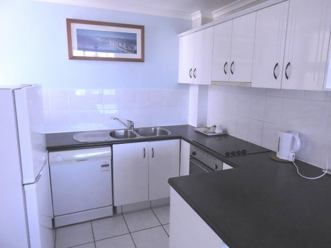 Broadbeach Travel Inn Apartments - Sunshine Coast Tourism 43