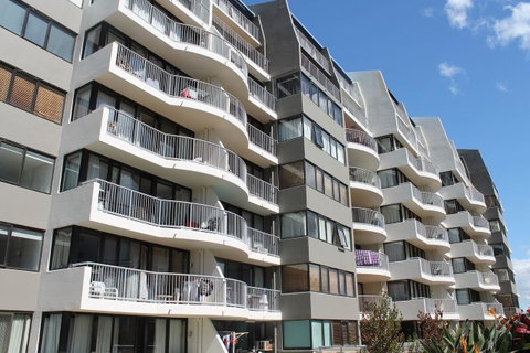 Broadbeach Travel Inn Apartments - Sunshine Coast Tourism 6