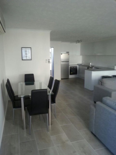 Broadbeach Travel Inn Apartments - Sunshine Coast Tourism 39