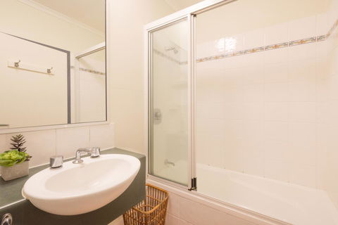 Coral Tree Inn - Sunshine Coast Tourism 41