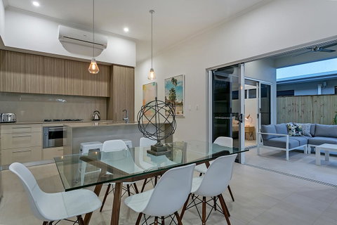Oceans Edge Holiday Home - Sunshine Coast Tourism 6