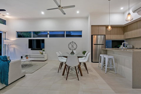 Oceans Edge Holiday Home - Sunshine Coast Tourism 5