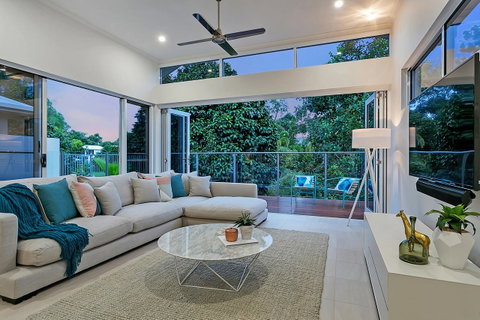 Oceans Edge Holiday Home - Sunshine Coast Tourism 2
