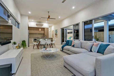 Oceans Edge Holiday Home - Sunshine Coast Tourism 3