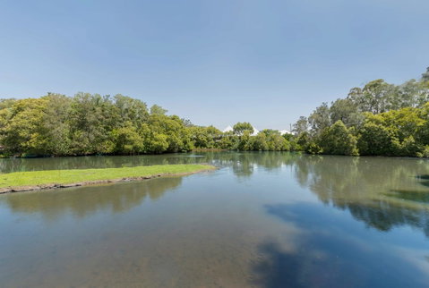 Waterfront Theme Park Getaway - Sunshine Coast Tourism 24