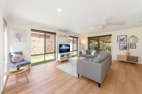 Waterfront Theme Park Getaway - Sunshine Coast Tourism 2