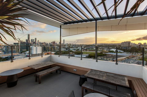Code Apartments - Holiday Sunshine Coast 16