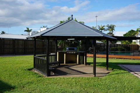YAL Cairns - A Motel That Makes A Difference - Sunshine Coast Tourism 7