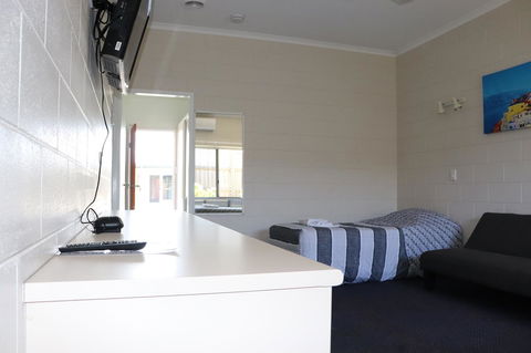YAL Cairns - A Motel That Makes A Difference - Sunshine Coast Tourism 8