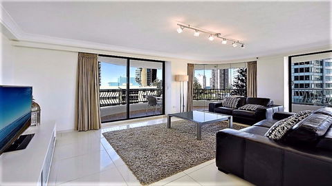 Excluza - Sunshine Coast Tourism 0