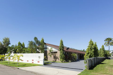 Marcol Place Holiday Apartments - Sunshine Coast Tourism 0