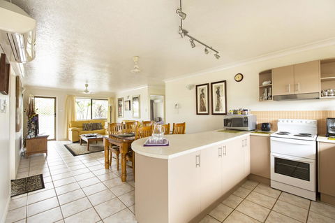 Marcol Place Holiday Apartments - Sunshine Coast Tourism 5