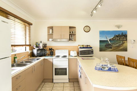 Marcol Place Holiday Apartments - Sunshine Coast Tourism 7