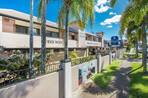 Cairns City Palms - Holiday Sunshine Coast 0