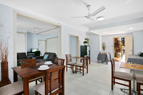 Cairns City Palms - Holiday Sunshine Coast 6