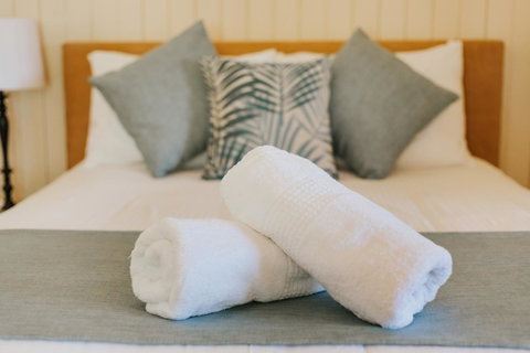 Apple Blossom Cottages - Sunshine Coast Tourism 12