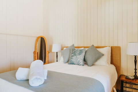 Apple Blossom Cottages - Sunshine Coast Tourism 10