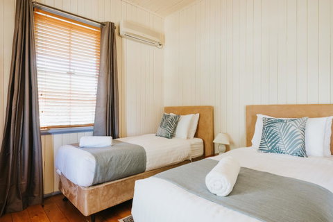 Apple Blossom Cottages - Sunshine Coast Tourism 11