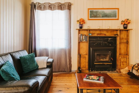Apple Blossom Cottages - Sunshine Coast Tourism 4