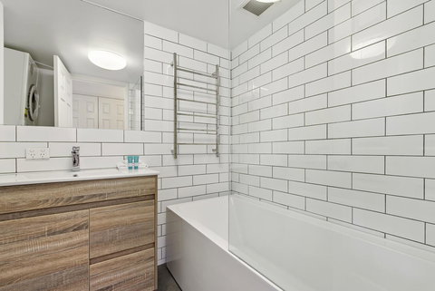 Dockside Apartments Mooloolaba - Sunshine Coast Tourism 3