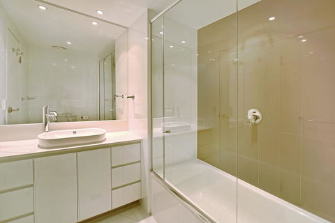 Number 1 H Residences - WiFi, Parking & More By Gold Coast Holidays - Holiday Sunshine Coast 13
