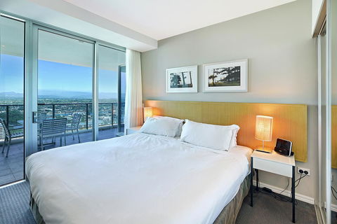 Number 1 H Residences - WiFi, Parking & More By Gold Coast Holidays - Holiday Sunshine Coast 16