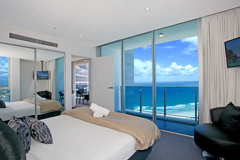 Number 1 H Residences - WiFi, Parking & More By Gold Coast Holidays - Holiday Sunshine Coast 8