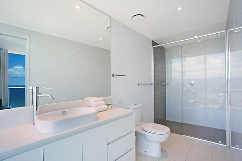 Number 1 H Residences - WiFi, Parking & More By Gold Coast Holidays - Holiday Sunshine Coast 6