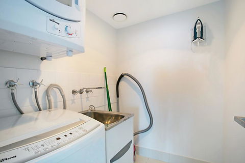 Number 1 H Residences - WiFi, Parking & More By Gold Coast Holidays - Holiday Sunshine Coast 1