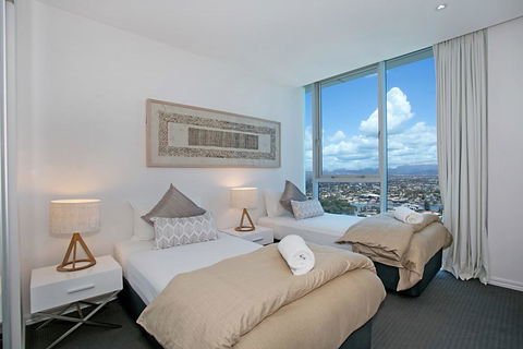 Number 1 H Residences - WiFi, Parking & More By Gold Coast Holidays - Holiday Sunshine Coast 4
